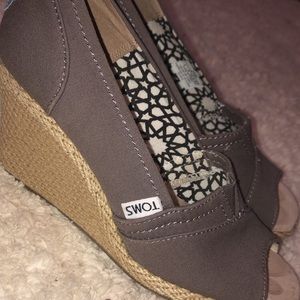 TOMS, Wedges